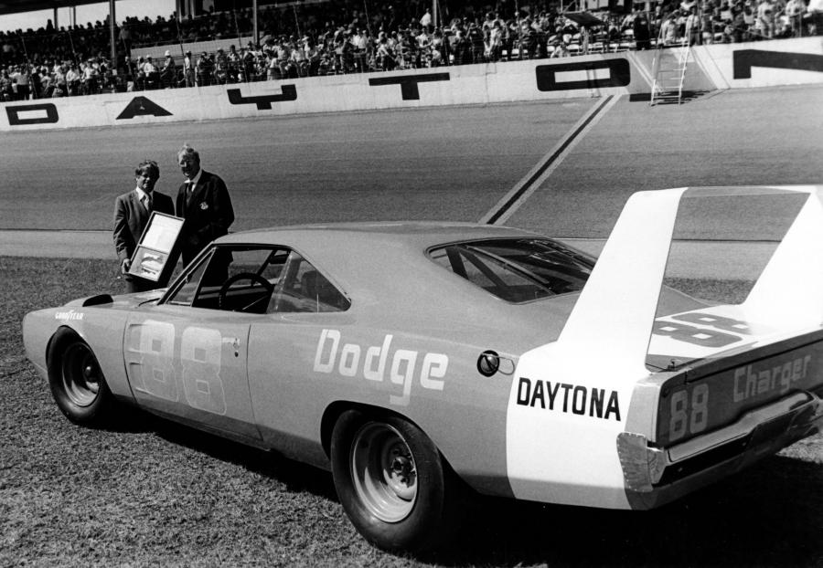  Dodge Charger Daytona 1969 года  (фото 16 из 48)